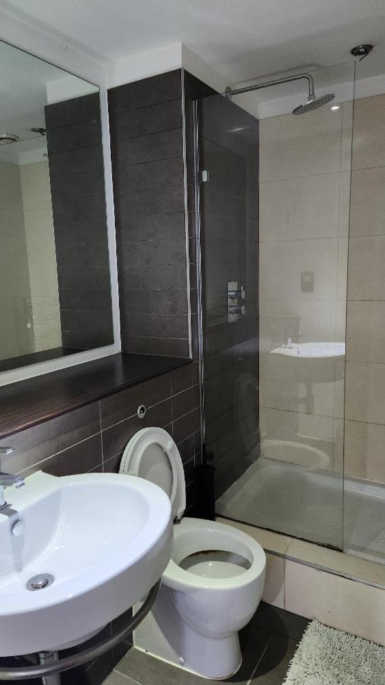 Flat With Panoramic Views On Tenth Floor Apartment *